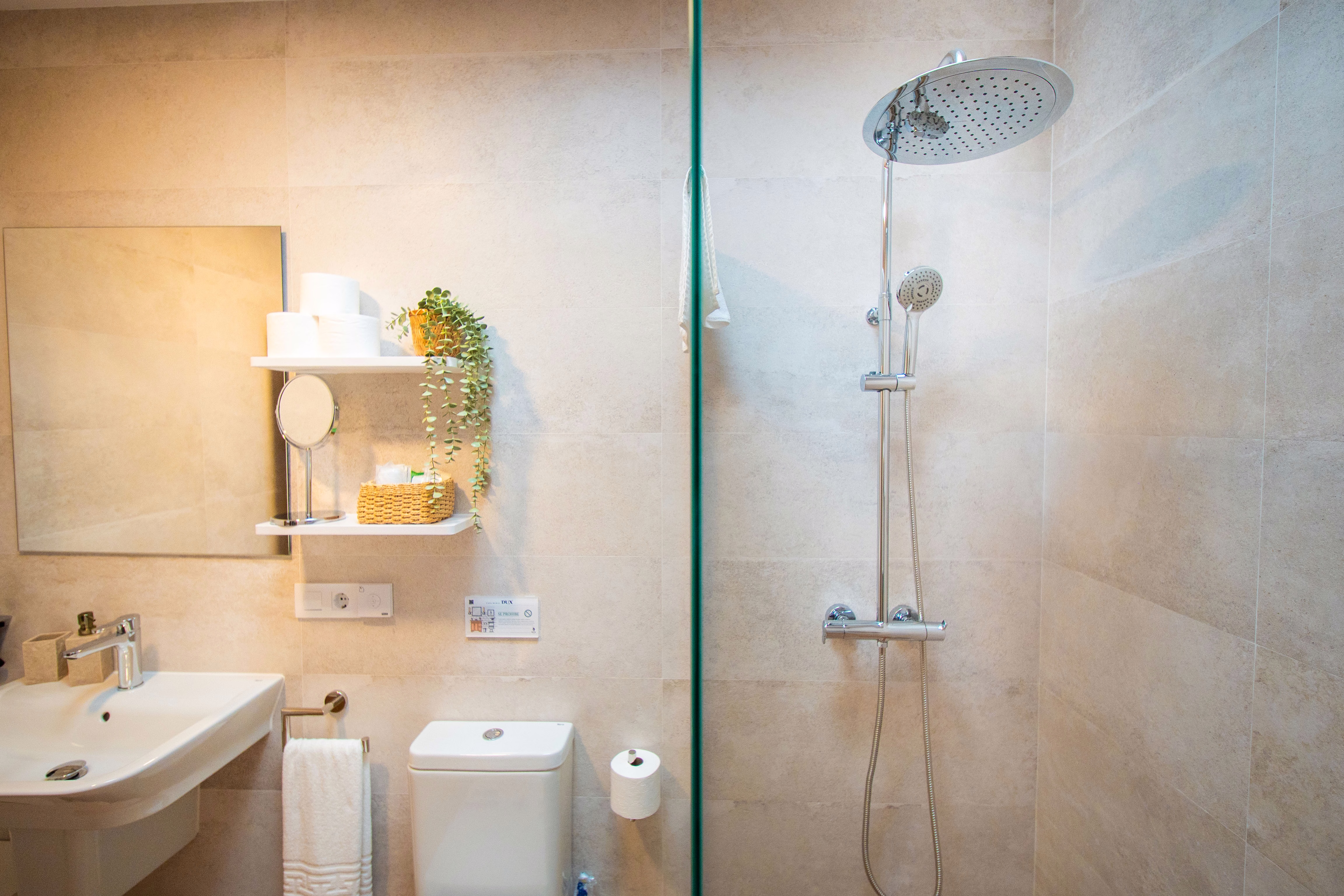 LAVATRINA I - Aseo con cuidados detalles